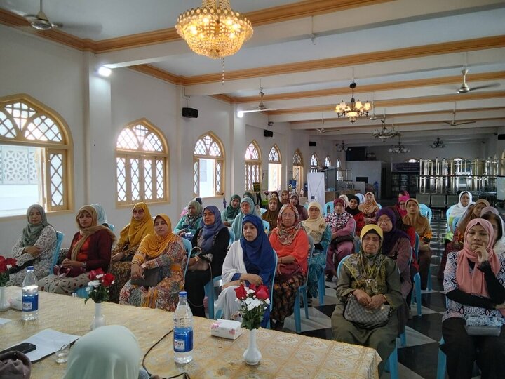 تقرير مصور/ ندوة تحت عنوان "فاطمة الزهراء (ع) قدوة للمرأة المسلمة في عصرنا الحاضر" بمدينة يانغون في ميانمار