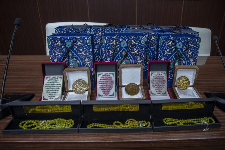 تقرير مصور/ العتبة العباسية تكرم أصحاب المواكب الحسينية التي أحيت شهادة السيدة "فاطمة الزهراء"(ع)