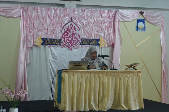 Informe fotográfico | El centro Dar Al-Zahra en Tailandia acoge conferencia sobre «nacimiento de H. Fátima; mujer ejemplar, árbol del Profetazgo»