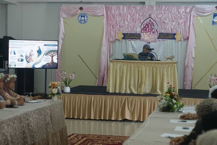 Informe fotográfico | El centro Dar Al-Zahra en Tailandia acoge conferencia sobre «nacimiento de H. Fátima; mujer ejemplar, árbol del Profetazgo»