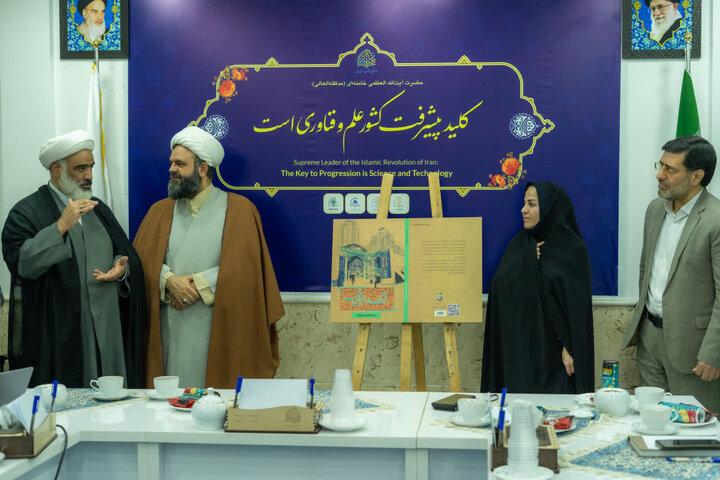 استقبال مدیریت شهری قم از نوآوری و خلاقیت/ رونمایی کتاب «فرهنگ در مقیاس شهر» با حضور مدیران شهرداری و اعضای شورای شهر