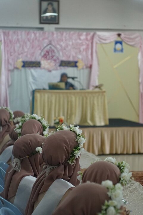 Informe fotográfico | El centro Dar Al-Zahra en Tailandia acoge una conferencia sobre «el nacimiento de la santísima dama Fátima: mujer ejemplar, árbol del Profetismo»