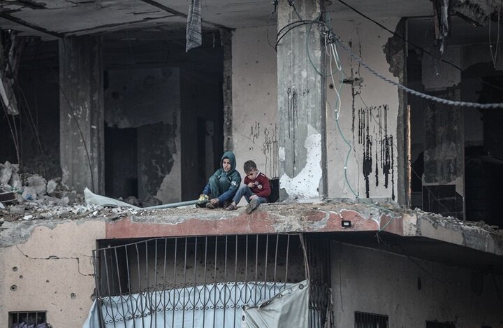 "حماس" تحذر من تفاقم الكارثة الإنسانية في غزة وتتهم إسرائيل بخرق وقف إطلاق النار