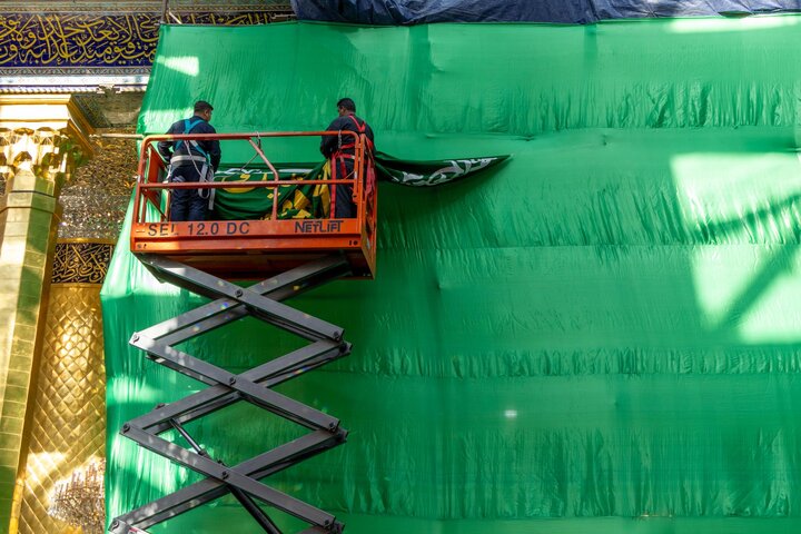 تقرير مصور/ نشر لافتات بمناسبة ذكرى ولادة الإمامين الهادي والباقر (عليهما السلام) في صحن أبي الفضل العباس (عليه السلام).