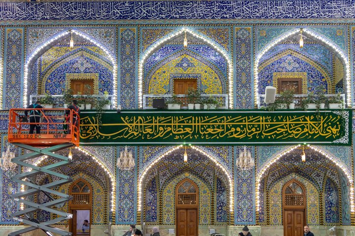 تقرير مصور/ نشر لافتات بمناسبة ذكرى ولادة الإمامين الهادي والباقر (عليهما السلام) في صحن أبي الفضل العباس (عليه السلام).