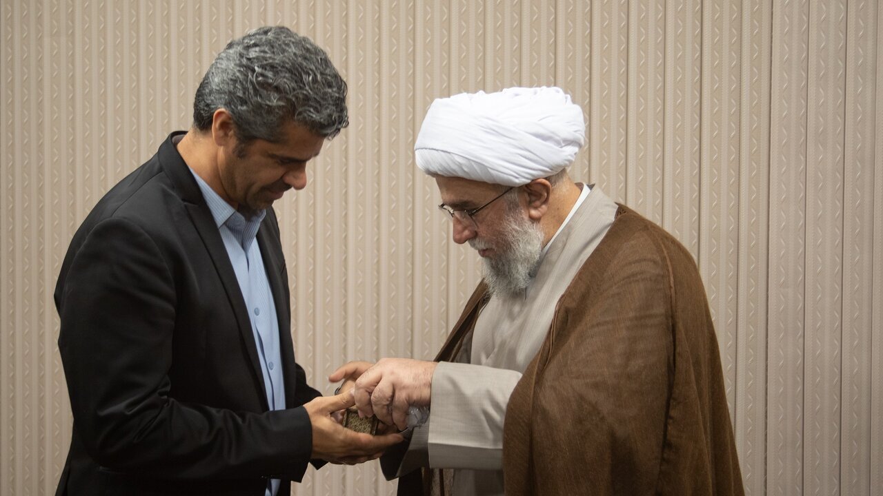 Di hevdîtina serokê Federasyona Tekwandoyê ya li gel Ayetullah Remezanî de tekezî li ser girêdana dîplomasiya werzîşê bi gotara navneteweyî ya Ehl-ul