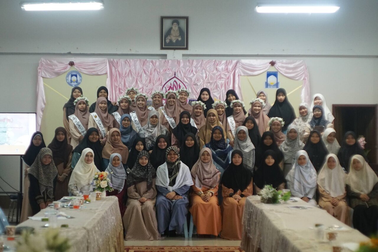 Informe fotográfico | El centro Dar Al-Zahra en Tailandia acoge conferencia sobre «nacimiento de H. Fátima; mujer ejemplar, árbol del Profetazgo»