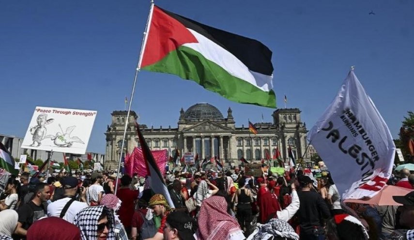 बर्लिन में विशाल विरोध प्रदर्शन, इस्राईल को हथियार देने की निंदा 