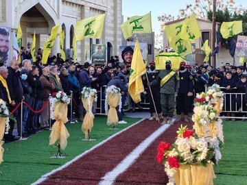 حضور باشکوه در مراسم تشییع شهید حزب‌الله در جنوب لبنان + تصویر