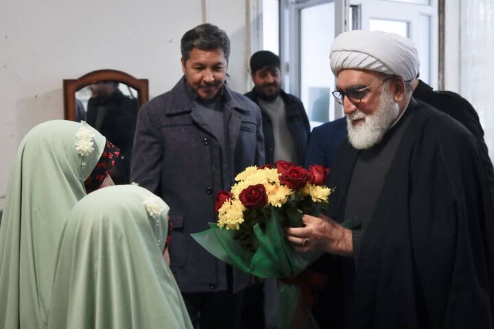 Photos: Custodian of Astan Quds Razavi meets children of Welfare Center on Yalda Night