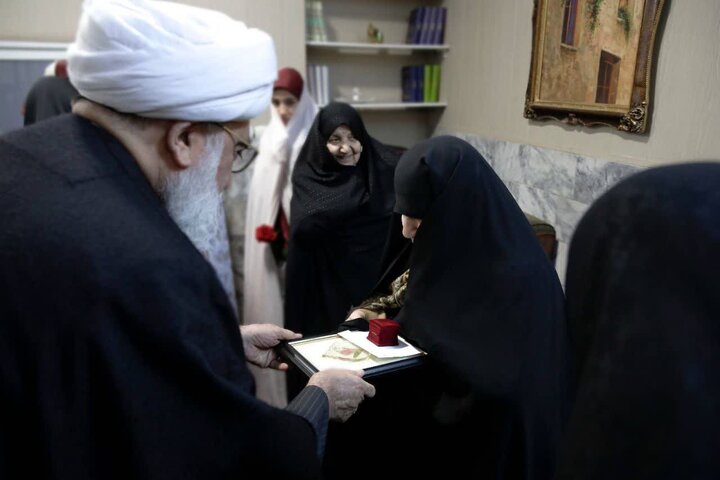 Photos: Custodian of Astan Quds Razavi meets children of Welfare Center on Yalda Night