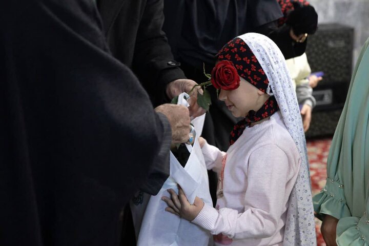 Photos: Custodian of Astan Quds Razavi meets children of Welfare Center on Yalda Night