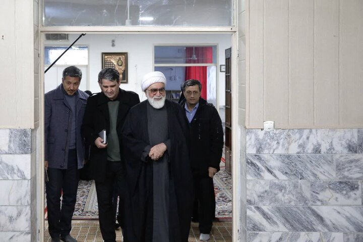 Photos: Custodian of Astan Quds Razavi meets children of Welfare Center on Yalda Night