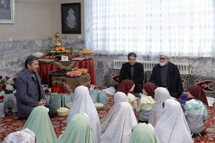 Photos: Custodian of Astan Quds Razavi meets children of Welfare Center on Yalda Night