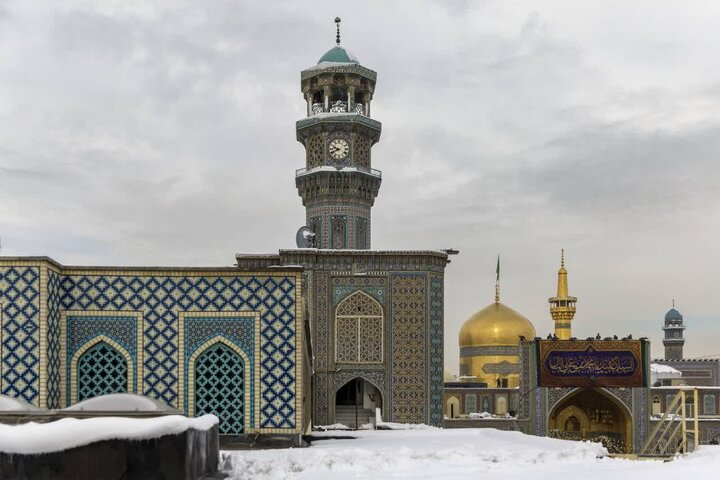 Photos: Installation of banners for birth anniversary of Imam Muhammad al-Baqir in Razavi shrine