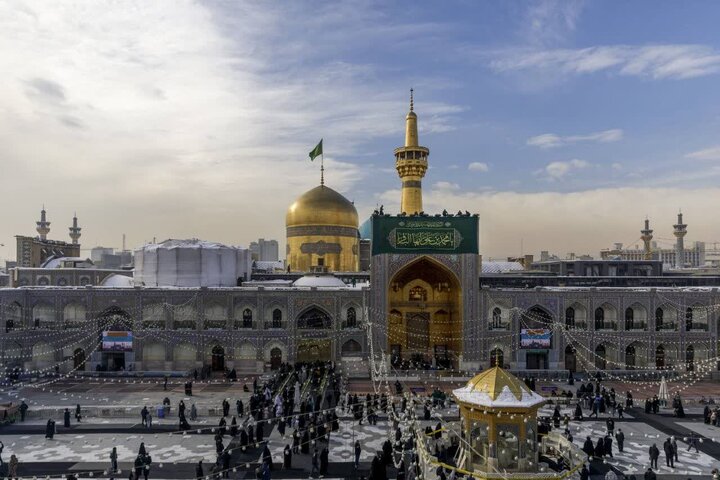 Photos: Installation of banners for birth anniversary of Imam Muhammad al-Baqir in Razavi shrine
