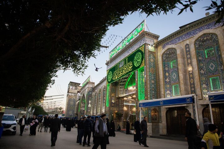 Informe fotográfico | El Santuario del Imam Huséin (P) engalanado con banderas alegres por el natalicio del Imam Muhammad al-Baqir (la paz sea con él)