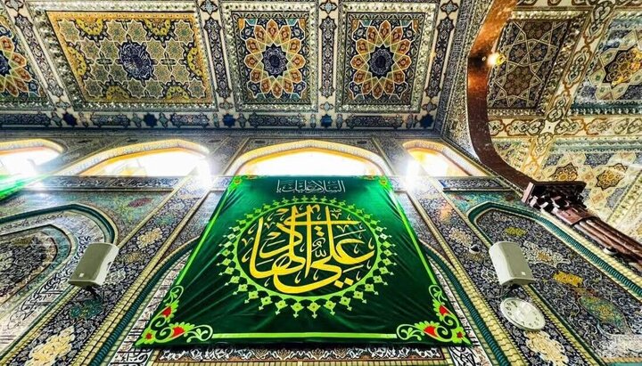 Informe fotográfico | El Santuario del Imam Huséin (P) engalanado con banderas alegres por el natalicio del Imam Muhammad al-Baqir (la paz sea con él)