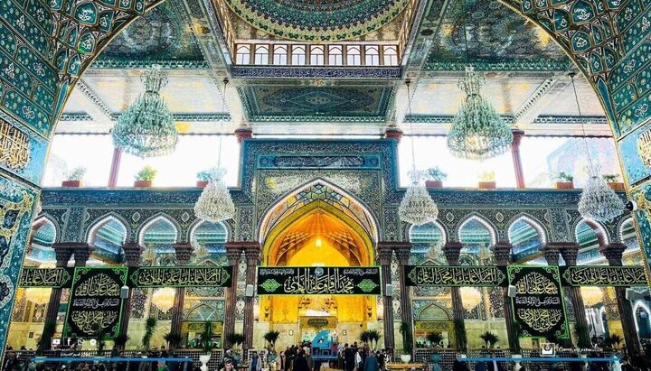 Informe fotográfico | El Santuario del Imam Huséin (P) engalanado con banderas alegres por el natalicio del Imam Muhammad al-Baqir (la paz sea con él)