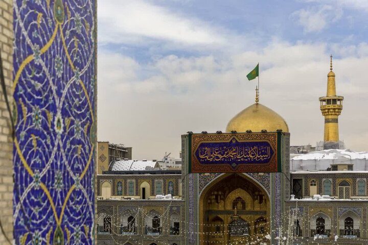 Informe fotográfico | Instalación de banderas por el aniversario del nacimiento del Imam Muhammad al-Baqir (P) en el santuario razaví