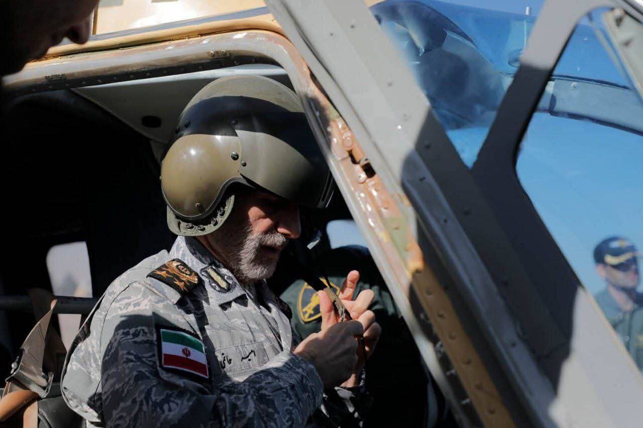 Mkuu wa Jeshi la Iran Amir Hatami Akikagua Ngome za Kijeshi za Mipakani pamoja na Brigedi za Jeshi la Ardhini