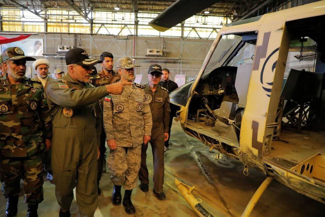 Mkuu wa Jeshi la Iran Amir Hatami Akikagua Ngome za Kijeshi za Mipakani pamoja na Brigedi za Jeshi la Ardhini