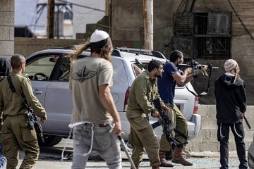 Armed Jewish Settlers Injure Three Palestinians Near Anata