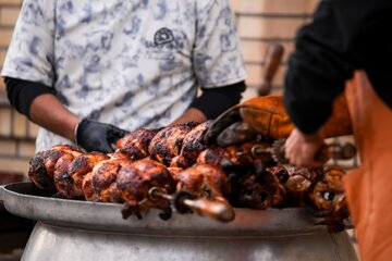 Photos: Samarra People Welcome, Serve Visitors to Imam al-Hadi Holy Shrine