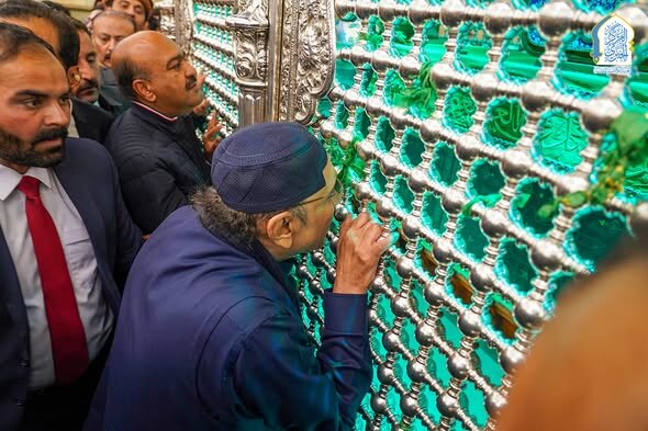 ပါကစ္စတန်သမ္မတ အာဆစ်ဖ်အလီ ဇရ်ဒါရီ နှင့် အဖွဲ့သည်  အေမာမ်မိုင်းန်နေလ်ကာဇမိုင်းန် (အ.စ) သို့ သွားရောက် ဇေယာရသ် ပြု ။ ။ Photos