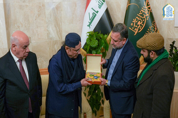 ပါကစ္စတန်သမ္မတ အာဆစ်ဖ်အလီ ဇရ်ဒါရီ နှင့် အဖွဲ့သည်  အေမာမ်မိုင်းန်နေလ်ကာဇမိုင်းန် (အ.စ) သို့ သွားရောက် ဇေယာရသ် ပြု ။ ။ Photos