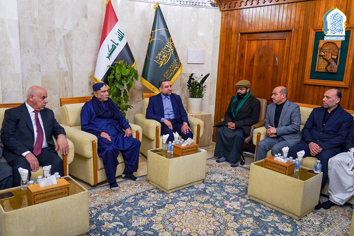 ပါကစ္စတန်သမ္မတ အာဆစ်ဖ်အလီ ဇရ်ဒါရီ နှင့် အဖွဲ့သည်  အေမာမ်မိုင်းန်နေလ်ကာဇမိုင်းန် (အ.စ) သို့ သွားရောက် ဇေယာရသ် ပြု ။ ။ Photos