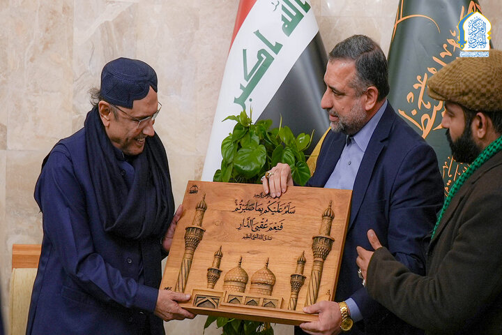 ပါကစ္စတန်သမ္မတ အာဆစ်ဖ်အလီ ဇရ်ဒါရီ နှင့် အဖွဲ့သည်  အေမာမ်မိုင်းန်နေလ်ကာဇမိုင်းန် (အ.စ) သို့ သွားရောက် ဇေယာရသ် ပြု ။ ။ Photos