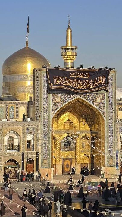 Photos: Installation of banners commemorating Imam Hadi martyrdom at Razavi Shrine