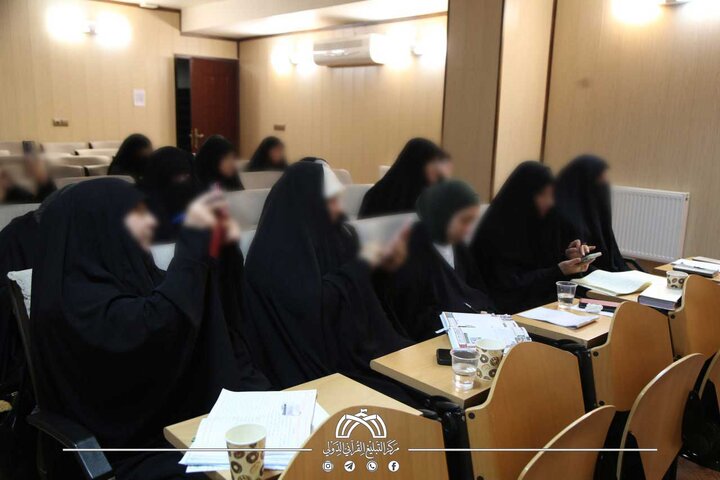 تقرير مصور/ جانب من الحضور في البرنامج التدريبي القرآني (الرحيق المختوم) بمدينة قم