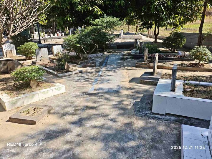 ဒီဇင်ဘာလ ၂၁ရက်နေ့ ၂၀၂၅ ခုနှစ် စုပေါင်းသန့်ရှင်းရေးပြီးနောက်  ပြည်မြို့ ရှီအဟ်  မွတ်စလင်မ် သုဿန် ၏ ပုံရိပ်များ   ။ ။ Photos