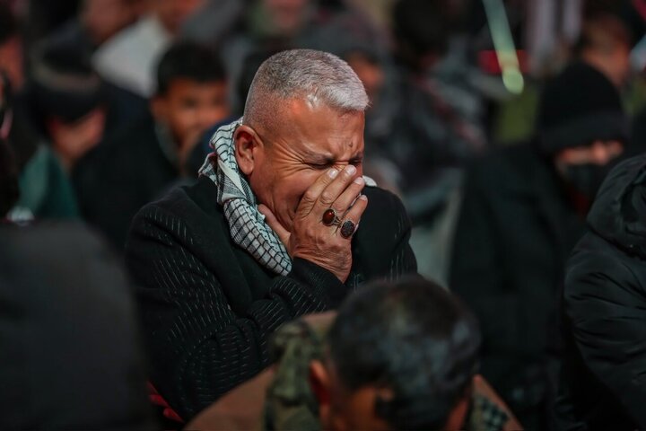 Informe fotográfico | Miles de personas se congregan en el Santuario de Al-Askari para conmemorar el martirio del Imam Alí al-Hadi (la paz sea con él)