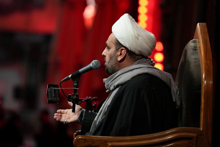 Informe fotográfico | Miles de personas se congregan en el Santuario de Al-Askari para conmemorar el martirio del Imam Alí al-Hadi (la paz sea con él)