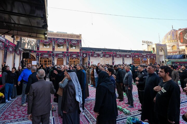 Informe fotográfico | Miles de personas se congregan en el Santuario de Al-Askari para conmemorar el martirio del Imam Alí al-Hadi (la paz sea con él)