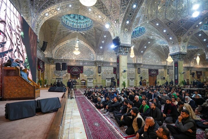Informe fotográfico | Miles de personas se congregan en el Santuario de Al-Askari para conmemorar el martirio del Imam Alí al-Hadi (la paz sea con él)