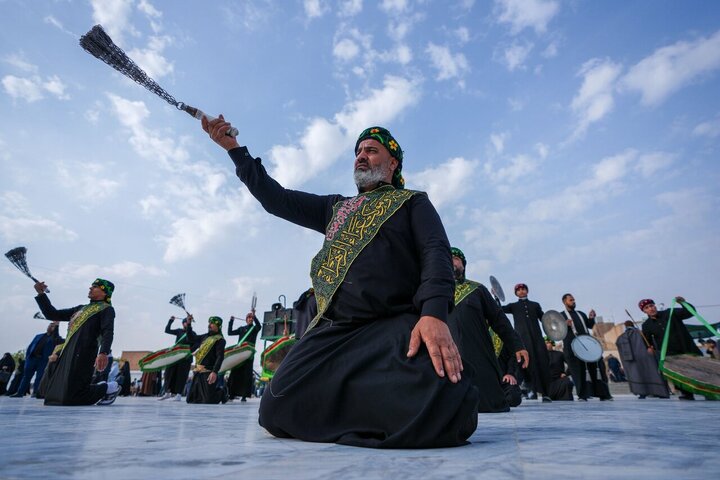 Informe fotográfico | Lágrimas y dolor mientras los iraquíes conmemoran el aniversario del martirio del Imam Alí al-Hadi en Samarra