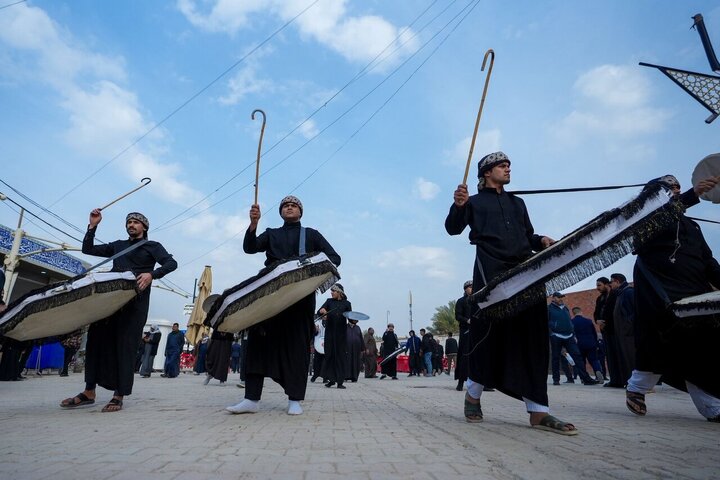 Informe fotográfico | Lágrimas y dolor mientras los iraquíes conmemoran el aniversario del martirio del Imam Alí al-Hadi en Samarra