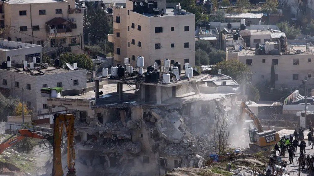 Israeli Forces Demolish Residential Building in East al-Quds; Over 100 Palestinians Displaced