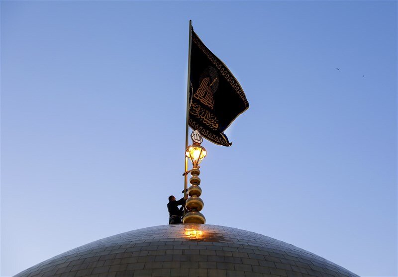 Video: Flag replacement on dome of Razavi shrine ahead of Imam Hadi martyrdom anniversary