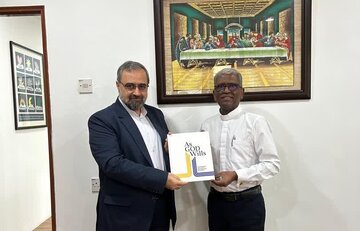 رایزن فرهنگی ایران در مالزی، با سر اسقف کلیسای متدیست دیدار کرد