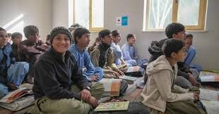 مردم استان دایکندی بیش از ۲۶ میلیون افغانی به بخش آموزش کمک کردند