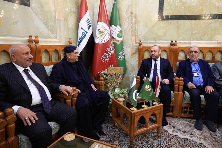 الرئيس الباكستاني يتشرف بزيارة مرقد أبي الفضل العباس (عليه السلام)