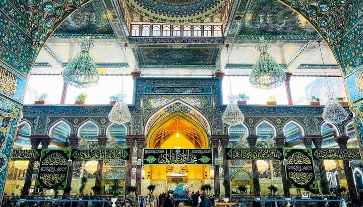 تقرير مصور/ تزيين حرم الإمام الحسين (ع) بلافتات الفرح ابتهاجا بولادة الإمام الباقر والإمام الهادي (ع)