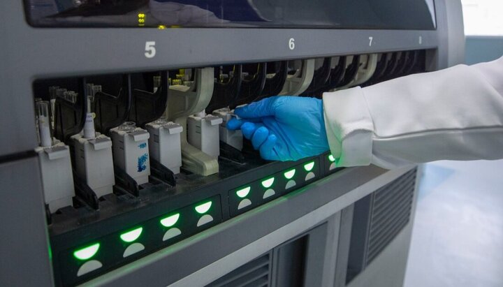 تقرير مصور/ مختبر مستشفى المجتبى (ع) للعتبة الحسينية يقدم فحوصات تشخيصية بمعايير عالمية