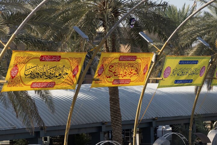 تقرير مصور/ نشر لافتات بهجة بين الحرمين بمدينة كربلاء بمناسبة ولادة الإمام الباقر(ع)