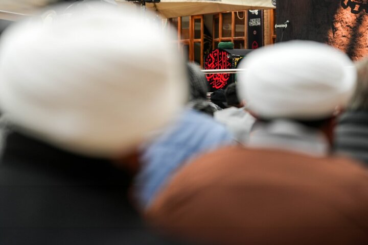 Informe fotográfico | Numerosa concurrencia en la ceremonia por el martirio del Imam Alí al-Hadi en el Santuario Al-Askari